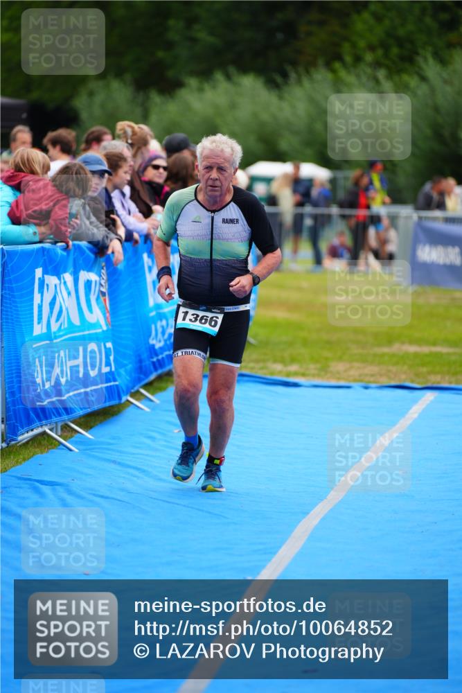 30.08.2026 - Elbe Triathlon Hamburg LAZAROV Photography http://msf.ph/oto/10064852 30.08.2026 12:08:06 Ziel 1366 meine-sportfotos.de