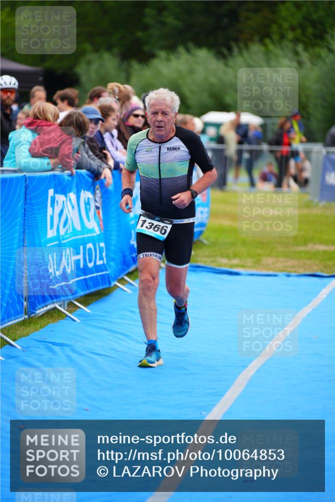 30.08.2026 - Elbe Triathlon Hamburg LAZAROV Photography http://msf.ph/oto/10064853 30.08.2026 12:08:06 Ziel 1366 meine-sportfotos.de