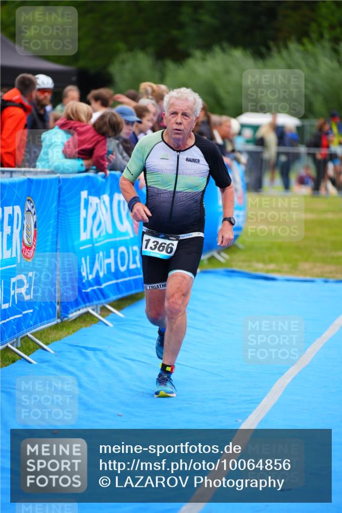 30.08.2026 - Elbe Triathlon Hamburg LAZAROV Photography http://msf.ph/oto/10064856 30.08.2026 12:08:07 Ziel 1366 meine-sportfotos.de