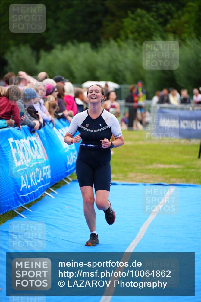 30.08.2026 - Elbe Triathlon Hamburg LAZAROV Photography http://msf.ph/oto/10064862 30.08.2026 12:08:18 Ziel 840, 1584, 1658 meine-sportfotos.de