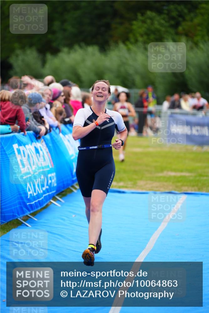 30.08.2026 - Elbe Triathlon Hamburg LAZAROV Photography http://msf.ph/oto/10064863 30.08.2026 12:08:18 Ziel 840, 1584, 1658 meine-sportfotos.de