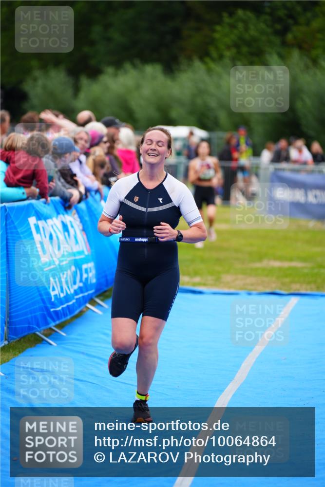 30.08.2026 - Elbe Triathlon Hamburg LAZAROV Photography http://msf.ph/oto/10064864 30.08.2026 12:08:18 Ziel 840, 1584, 1658 meine-sportfotos.de