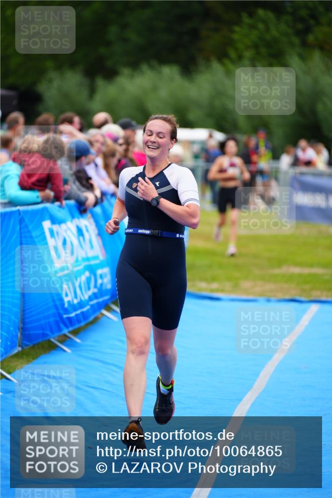 30.08.2026 - Elbe Triathlon Hamburg LAZAROV Photography http://msf.ph/oto/10064865 30.08.2026 12:08:18 Ziel 840, 1584, 1658 meine-sportfotos.de