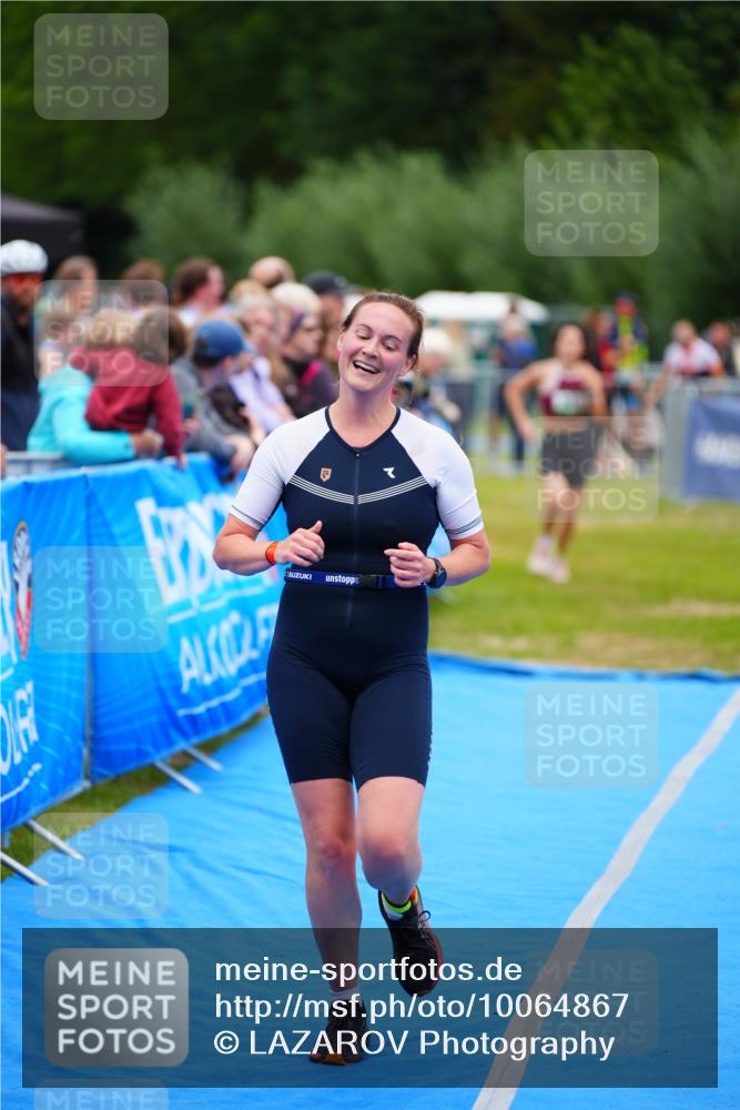 30.08.2026 - Elbe Triathlon Hamburg LAZAROV Photography http://msf.ph/oto/10064867 30.08.2026 12:08:19 Ziel 840, 1584, 1658 meine-sportfotos.de