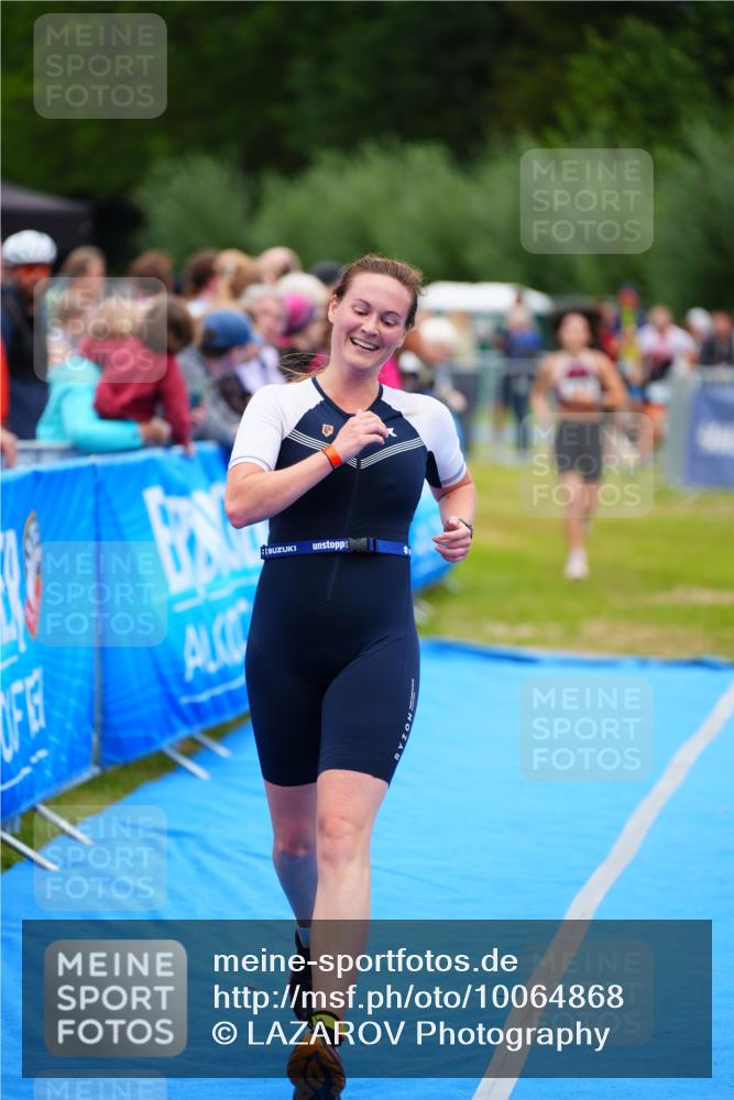 30.08.2026 - Elbe Triathlon Hamburg LAZAROV Photography http://msf.ph/oto/10064868 30.08.2026 12:08:19 Ziel 840, 1584, 1658 meine-sportfotos.de