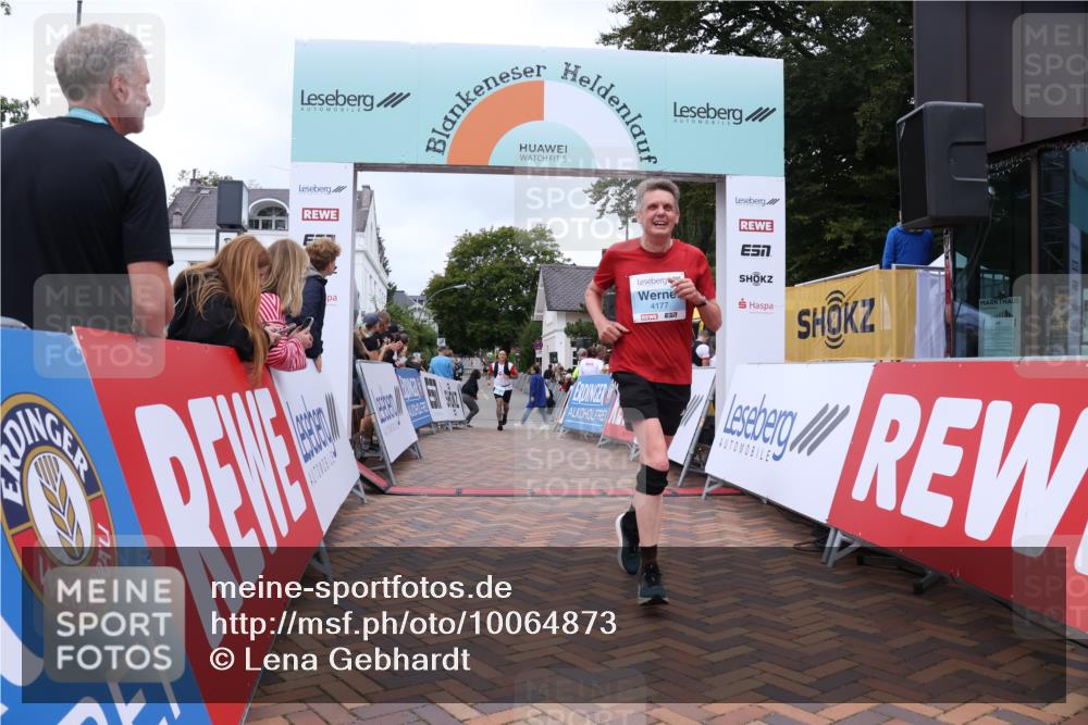 30.08.2026 - Blankeneser Heldenlauf Lena Gebhardt http://msf.ph/oto/10064873 30.08.2026 12:47:09 Ziel 4177, 4236, 4384 meine-sportfotos.de