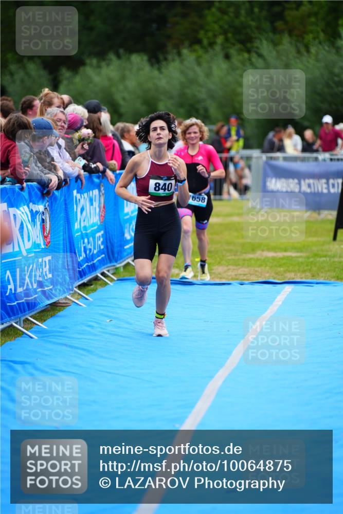 30.08.2026 - Elbe Triathlon Hamburg LAZAROV Photography http://msf.ph/oto/10064875 30.08.2026 12:08:23 Ziel 840, 1355, 1658 meine-sportfotos.de