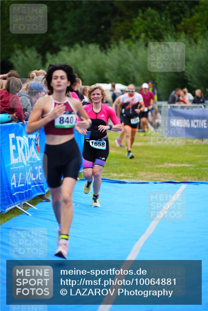 30.08.2026 - Elbe Triathlon Hamburg LAZAROV Photography http://msf.ph/oto/10064881 30.08.2026 12:08:24 Ziel 840, 1355, 1658 meine-sportfotos.de
