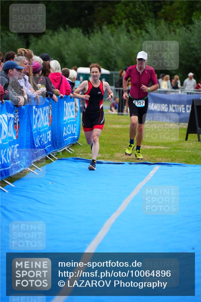 30.08.2026 - Elbe Triathlon Hamburg LAZAROV Photography http://msf.ph/oto/10064896 30.08.2026 12:08:31 Ziel 1355, 1357, 1633 meine-sportfotos.de