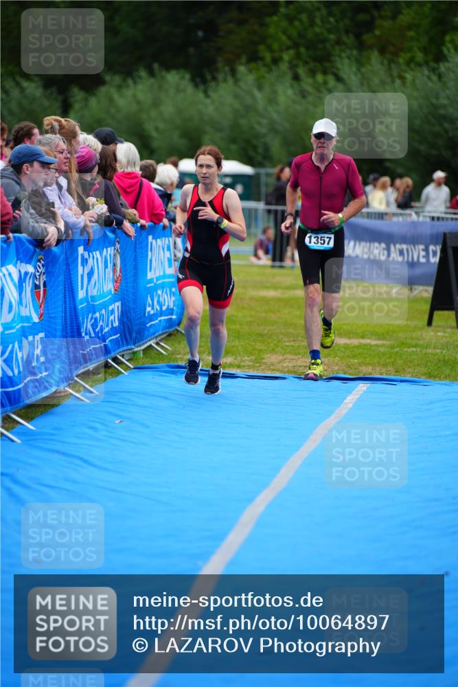 30.08.2026 - Elbe Triathlon Hamburg LAZAROV Photography http://msf.ph/oto/10064897 30.08.2026 12:08:31 Ziel 1355, 1357, 1633 meine-sportfotos.de