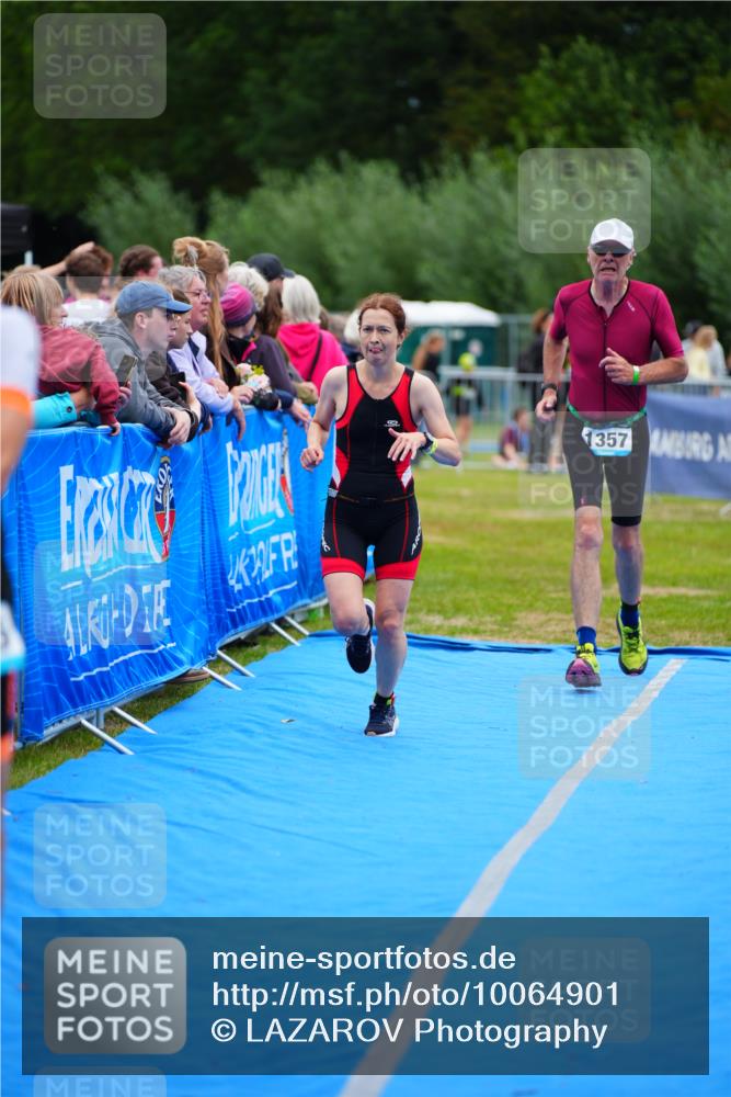 30.08.2026 - Elbe Triathlon Hamburg LAZAROV Photography http://msf.ph/oto/10064901 30.08.2026 12:08:32 Ziel 1355, 1357, 1633 meine-sportfotos.de