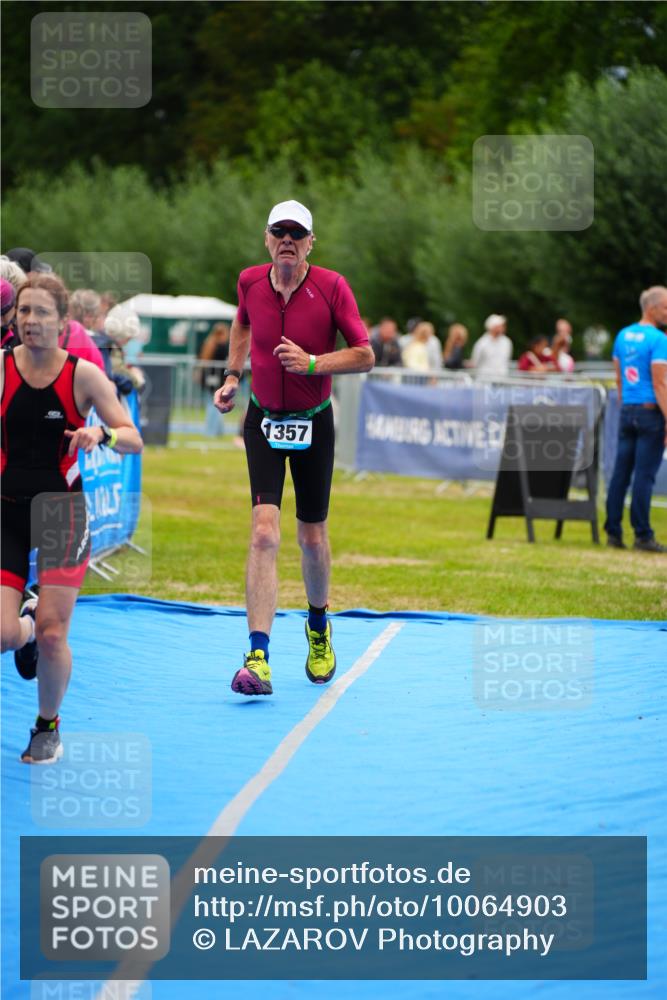 30.08.2026 - Elbe Triathlon Hamburg LAZAROV Photography http://msf.ph/oto/10064903 30.08.2026 12:08:33 Ziel 1355, 1357, 1633 meine-sportfotos.de