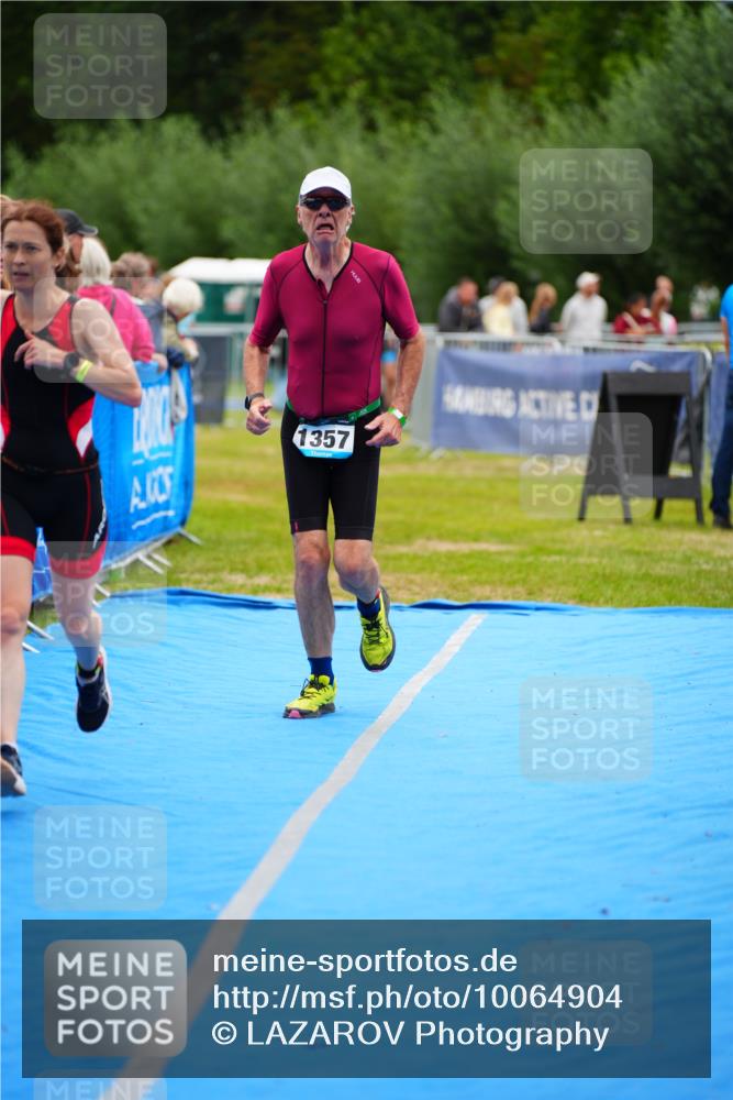 30.08.2026 - Elbe Triathlon Hamburg LAZAROV Photography http://msf.ph/oto/10064904 30.08.2026 12:08:33 Ziel 1355, 1357, 1633 meine-sportfotos.de