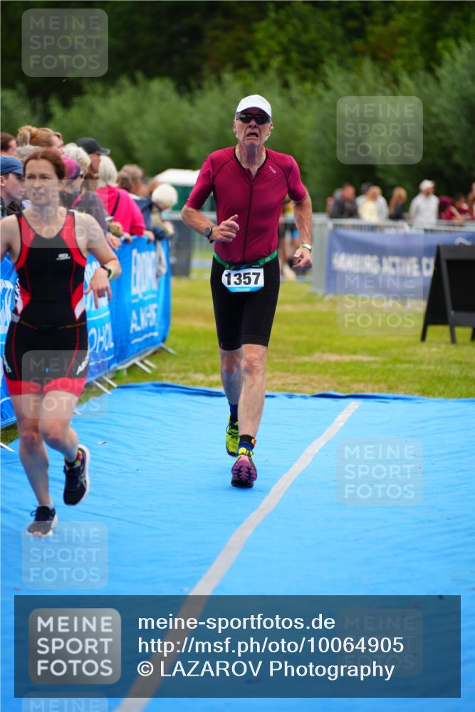 30.08.2026 - Elbe Triathlon Hamburg LAZAROV Photography http://msf.ph/oto/10064905 30.08.2026 12:08:33 Ziel 1355, 1357, 1633 meine-sportfotos.de