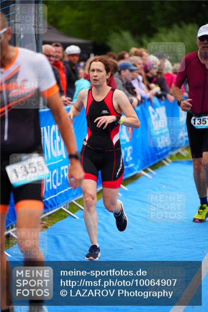 30.08.2026 - Elbe Triathlon Hamburg LAZAROV Photography http://msf.ph/oto/10064907 30.08.2026 12:08:34 Ziel 1355, 1357, 1633 meine-sportfotos.de