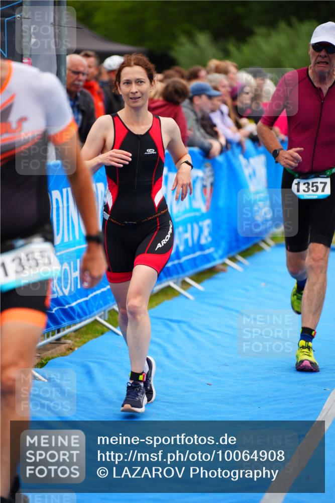 30.08.2026 - Elbe Triathlon Hamburg LAZAROV Photography http://msf.ph/oto/10064908 30.08.2026 12:08:34 Ziel 1355, 1357, 1633 meine-sportfotos.de