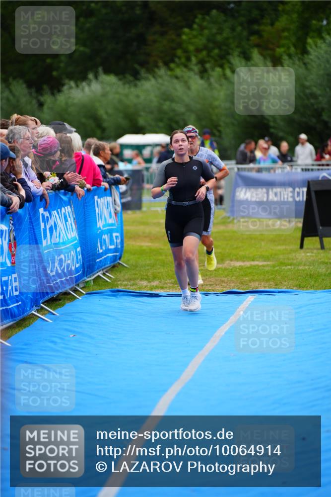 30.08.2026 - Elbe Triathlon Hamburg LAZAROV Photography http://msf.ph/oto/10064914 30.08.2026 12:08:47 Ziel 789 meine-sportfotos.de