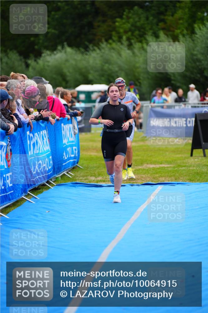 30.08.2026 - Elbe Triathlon Hamburg LAZAROV Photography http://msf.ph/oto/10064915 30.08.2026 12:08:47 Ziel 789 meine-sportfotos.de