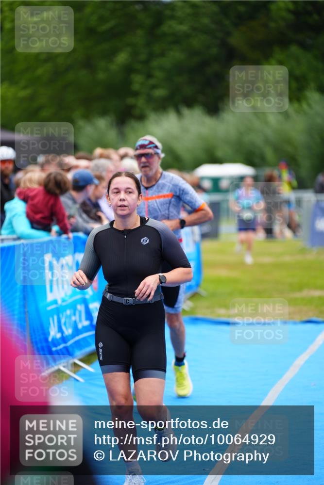 30.08.2026 - Elbe Triathlon Hamburg LAZAROV Photography http://msf.ph/oto/10064929 30.08.2026 12:08:50 Ziel 789, 915 meine-sportfotos.de