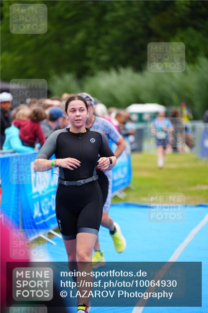 30.08.2026 - Elbe Triathlon Hamburg LAZAROV Photography http://msf.ph/oto/10064930 30.08.2026 12:08:50 Ziel 789, 915 meine-sportfotos.de
