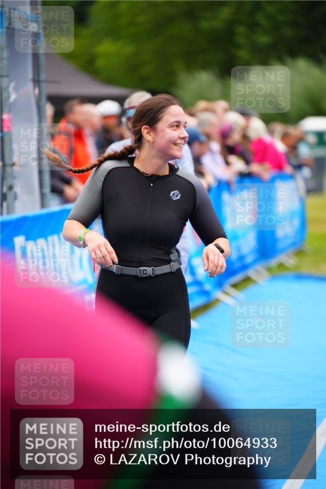 30.08.2026 - Elbe Triathlon Hamburg LAZAROV Photography http://msf.ph/oto/10064933 30.08.2026 12:08:51 Ziel 789, 915 meine-sportfotos.de