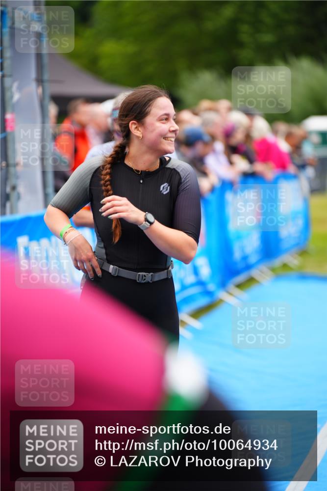 30.08.2026 - Elbe Triathlon Hamburg LAZAROV Photography http://msf.ph/oto/10064934 30.08.2026 12:08:51 Ziel 789, 915 meine-sportfotos.de