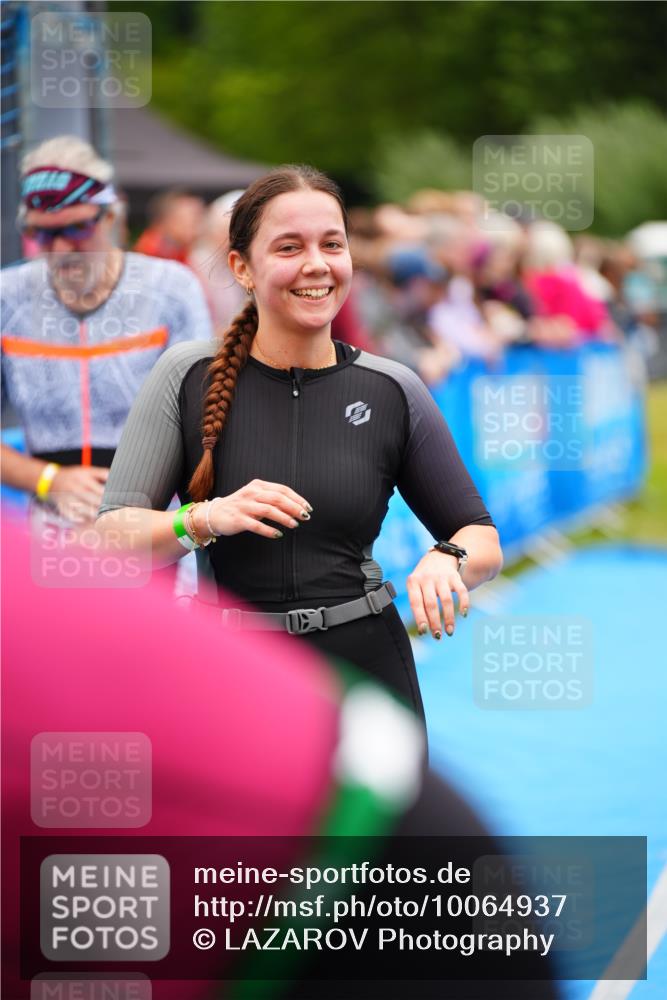 30.08.2026 - Elbe Triathlon Hamburg LAZAROV Photography http://msf.ph/oto/10064937 30.08.2026 12:08:52 Ziel 789, 915 meine-sportfotos.de