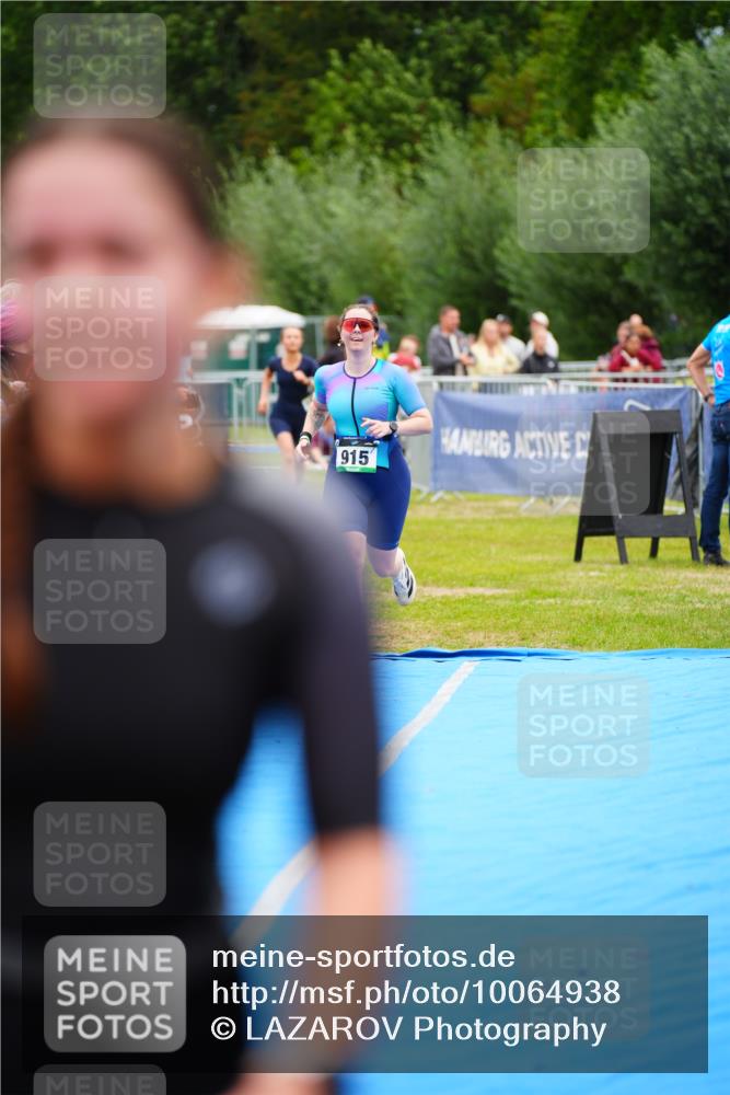 30.08.2026 - Elbe Triathlon Hamburg LAZAROV Photography http://msf.ph/oto/10064938 30.08.2026 12:08:55 Ziel 915, 1472 meine-sportfotos.de