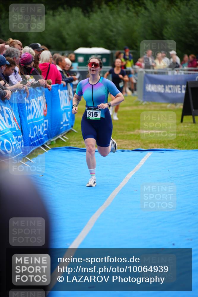 30.08.2026 - Elbe Triathlon Hamburg LAZAROV Photography http://msf.ph/oto/10064939 30.08.2026 12:08:56 Ziel 915, 1472 meine-sportfotos.de