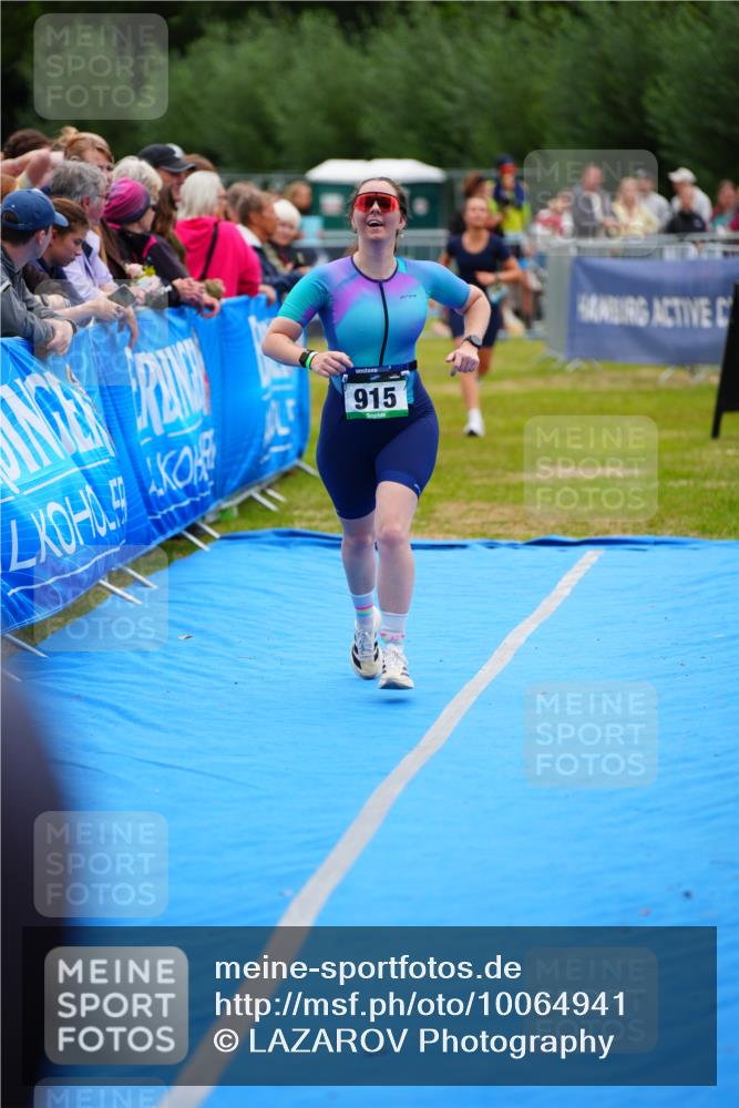 30.08.2026 - Elbe Triathlon Hamburg LAZAROV Photography http://msf.ph/oto/10064941 30.08.2026 12:08:56 Ziel 915, 1472 meine-sportfotos.de