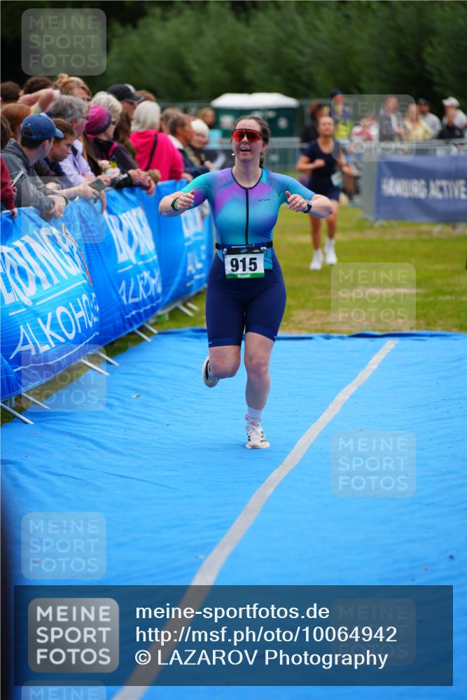 30.08.2026 - Elbe Triathlon Hamburg LAZAROV Photography http://msf.ph/oto/10064942 30.08.2026 12:08:56 Ziel 915, 1472 meine-sportfotos.de