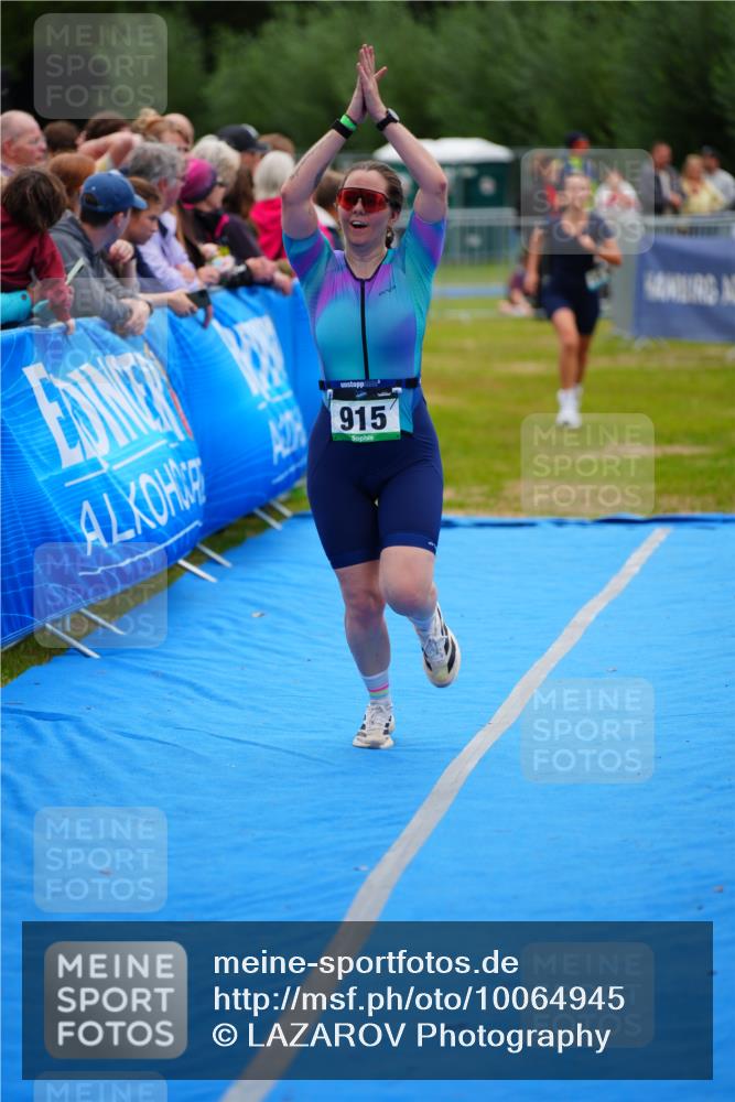 30.08.2026 - Elbe Triathlon Hamburg LAZAROV Photography http://msf.ph/oto/10064945 30.08.2026 12:08:57 Ziel 915, 1472 meine-sportfotos.de