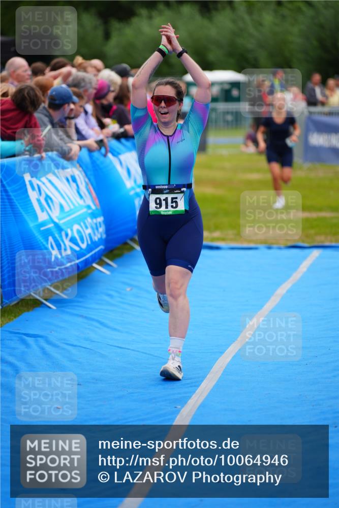 30.08.2026 - Elbe Triathlon Hamburg LAZAROV Photography http://msf.ph/oto/10064946 30.08.2026 12:08:57 Ziel 915, 1472 meine-sportfotos.de