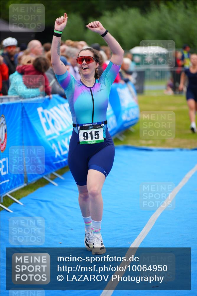 30.08.2026 - Elbe Triathlon Hamburg LAZAROV Photography http://msf.ph/oto/10064950 30.08.2026 12:08:57 Ziel 915, 1472 meine-sportfotos.de