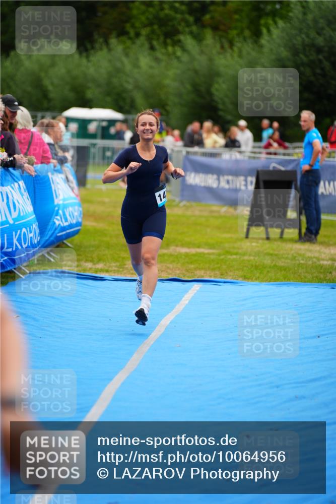 30.08.2026 - Elbe Triathlon Hamburg LAZAROV Photography http://msf.ph/oto/10064956 30.08.2026 12:09:00 Ziel 915, 1472 meine-sportfotos.de