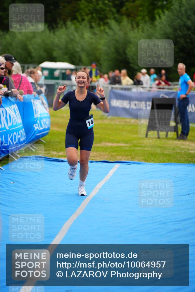 30.08.2026 - Elbe Triathlon Hamburg LAZAROV Photography http://msf.ph/oto/10064957 30.08.2026 12:09:00 Ziel 915, 1472 meine-sportfotos.de