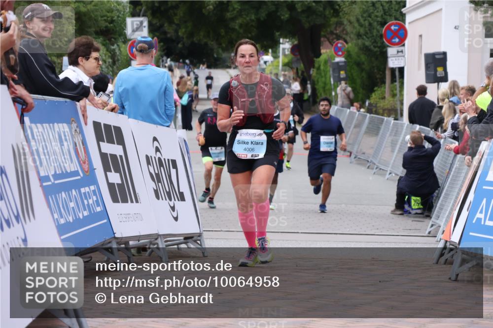 30.08.2026 - Blankeneser Heldenlauf Lena Gebhardt http://msf.ph/oto/10064958 30.08.2026 12:48:18 Ziel 4006 meine-sportfotos.de