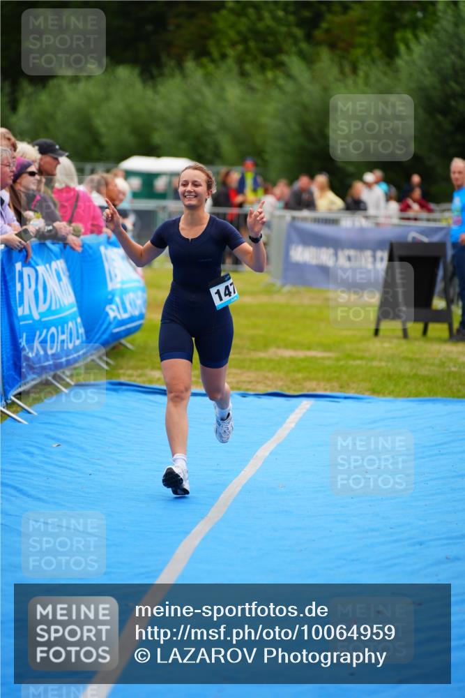 30.08.2026 - Elbe Triathlon Hamburg LAZAROV Photography http://msf.ph/oto/10064959 30.08.2026 12:09:01 Ziel 915, 1472 meine-sportfotos.de