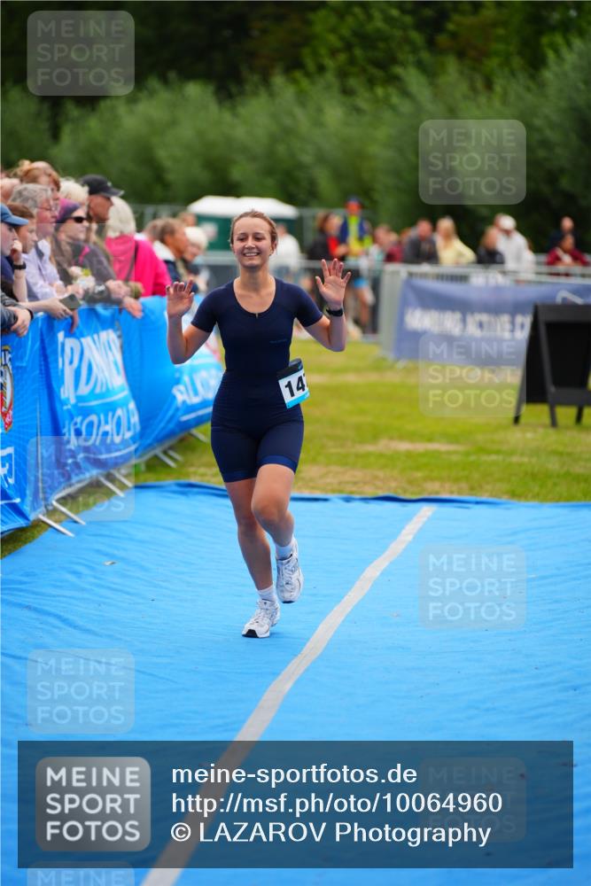 30.08.2026 - Elbe Triathlon Hamburg LAZAROV Photography http://msf.ph/oto/10064960 30.08.2026 12:09:01 Ziel 915, 1472 meine-sportfotos.de