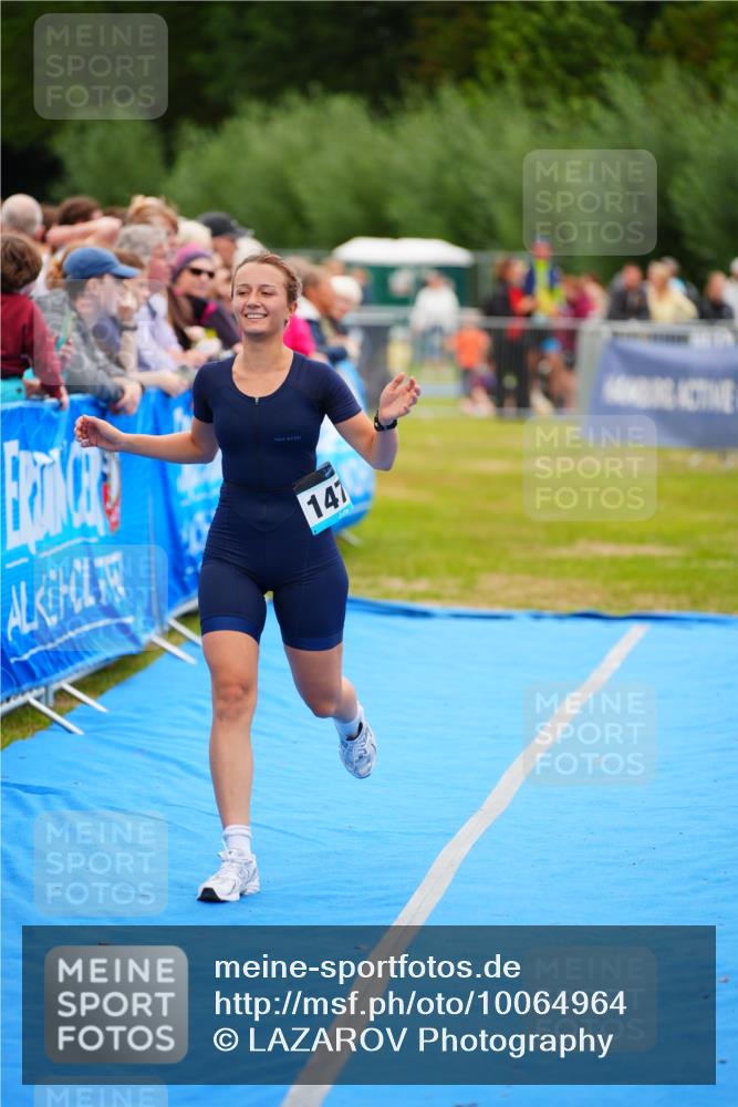 30.08.2026 - Elbe Triathlon Hamburg LAZAROV Photography http://msf.ph/oto/10064964 30.08.2026 12:09:01 Ziel 915, 1472 meine-sportfotos.de
