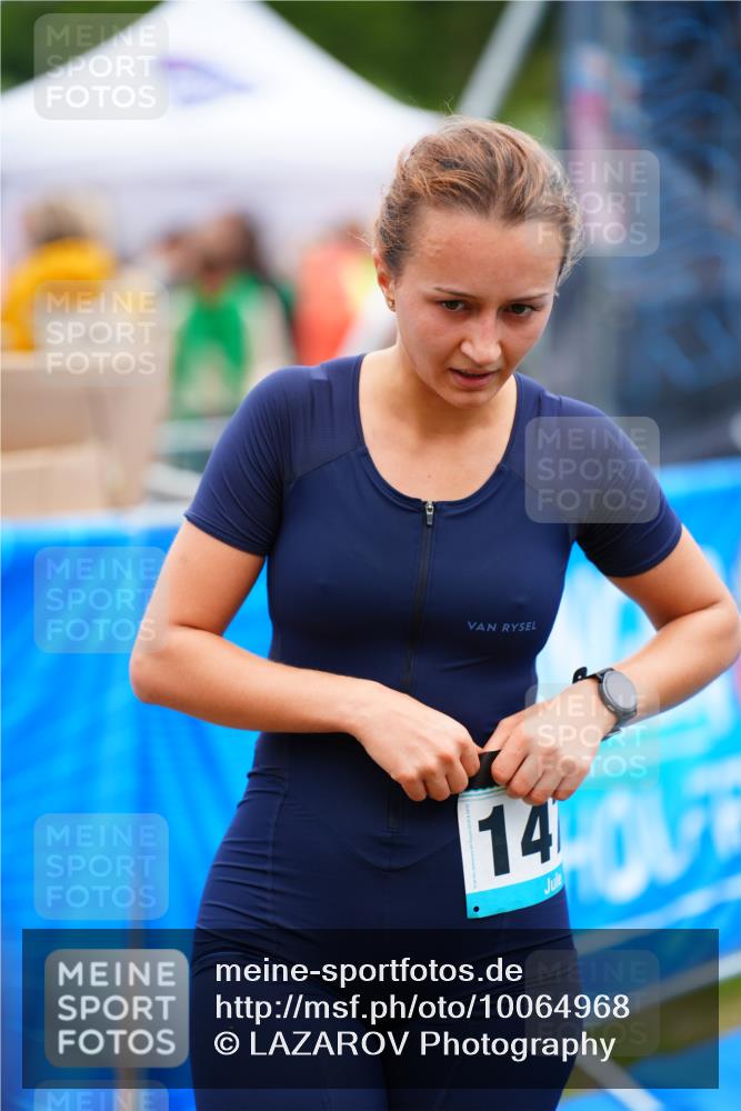 30.08.2026 - Elbe Triathlon Hamburg LAZAROV Photography http://msf.ph/oto/10064968 30.08.2026 12:09:08 Ziel 1664 meine-sportfotos.de