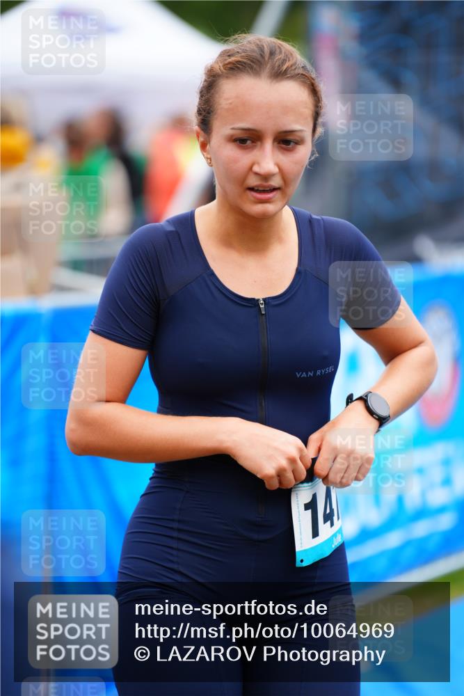 30.08.2026 - Elbe Triathlon Hamburg LAZAROV Photography http://msf.ph/oto/10064969 30.08.2026 12:09:08 Ziel 1664 meine-sportfotos.de