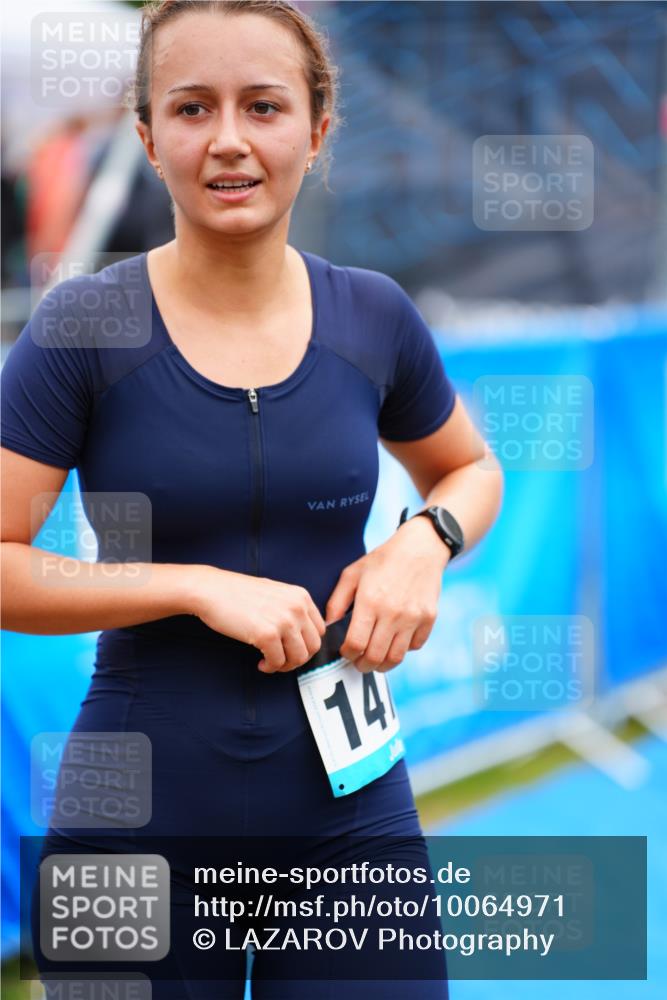 30.08.2026 - Elbe Triathlon Hamburg LAZAROV Photography http://msf.ph/oto/10064971 30.08.2026 12:09:08 Ziel 1664 meine-sportfotos.de
