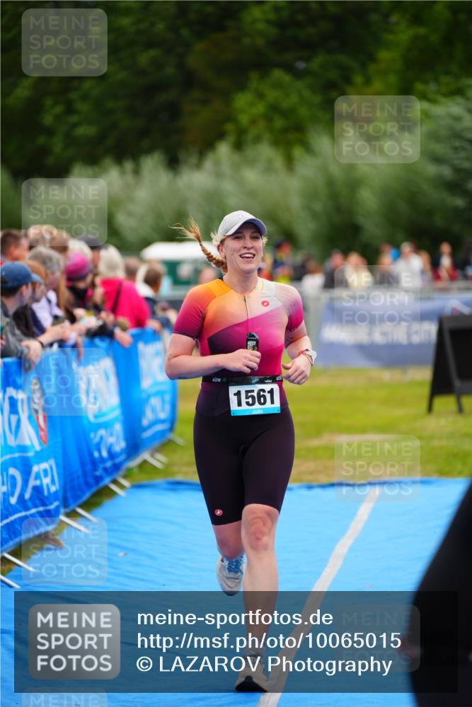30.08.2026 - Elbe Triathlon Hamburg LAZAROV Photography http://msf.ph/oto/10065015 30.08.2026 12:09:33 Ziel 919, 1561, 1574, 1640 meine-sportfotos.de