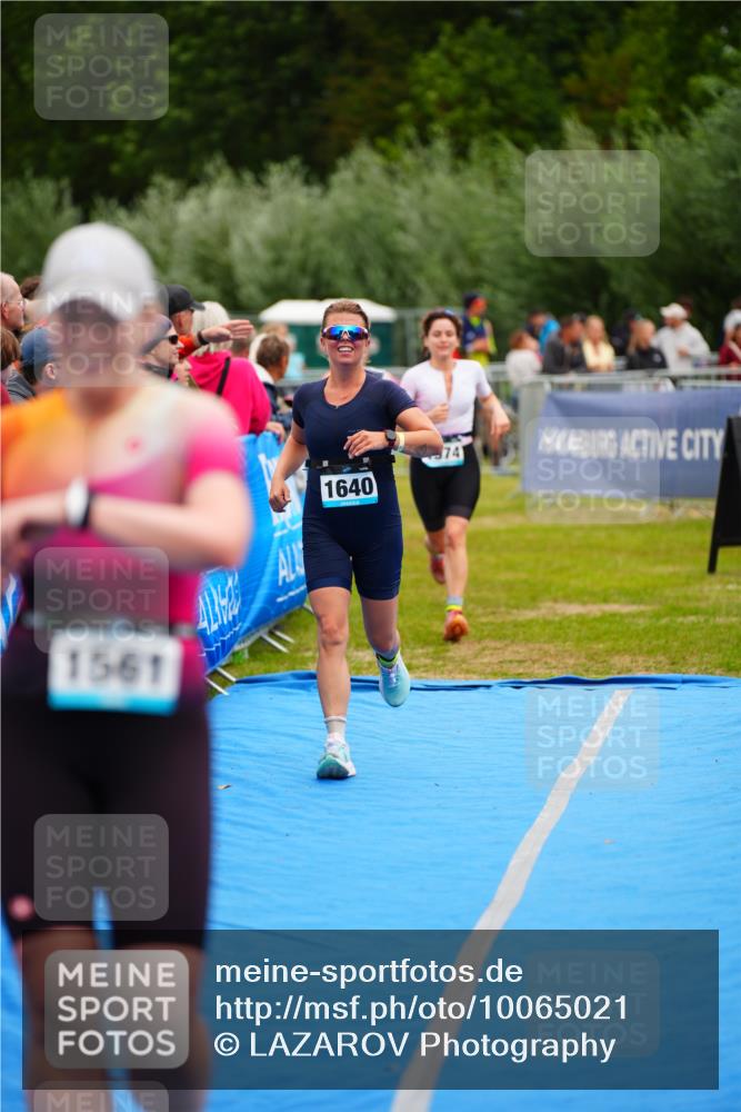 30.08.2026 - Elbe Triathlon Hamburg LAZAROV Photography http://msf.ph/oto/10065021 30.08.2026 12:09:34 Ziel 919, 1561, 1574, 1640 meine-sportfotos.de