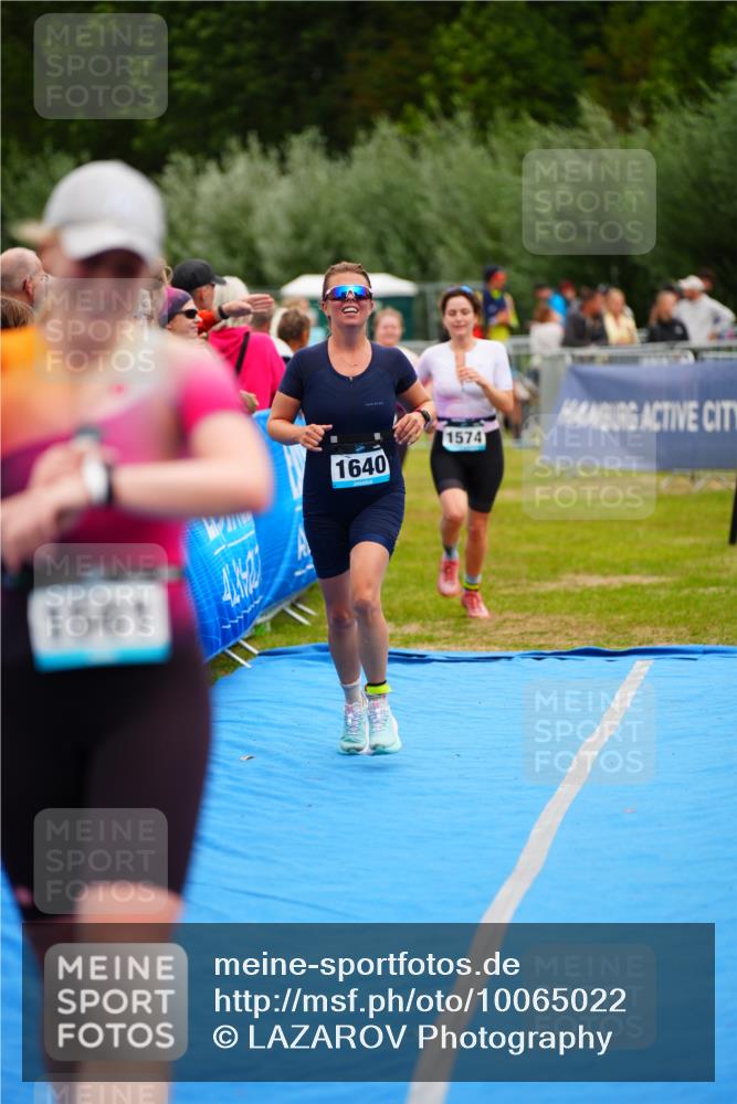 30.08.2026 - Elbe Triathlon Hamburg LAZAROV Photography http://msf.ph/oto/10065022 30.08.2026 12:09:34 Ziel 919, 1561, 1574, 1640 meine-sportfotos.de