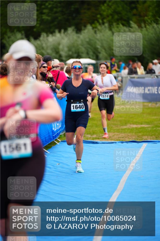 30.08.2026 - Elbe Triathlon Hamburg LAZAROV Photography http://msf.ph/oto/10065024 30.08.2026 12:09:35 Ziel 919, 1561, 1574, 1640 meine-sportfotos.de