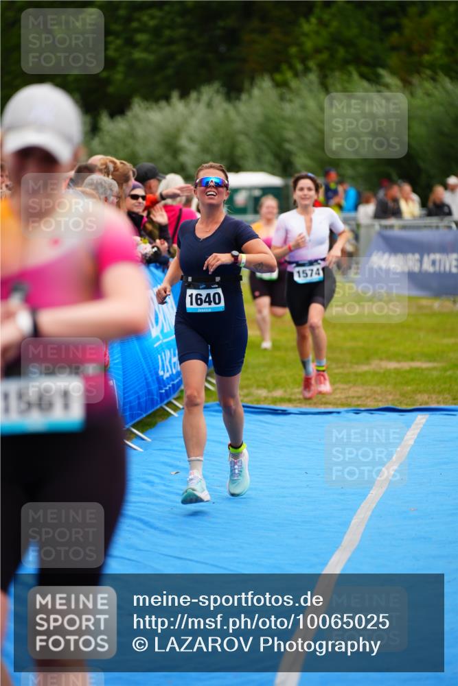 30.08.2026 - Elbe Triathlon Hamburg LAZAROV Photography http://msf.ph/oto/10065025 30.08.2026 12:09:35 Ziel 919, 1561, 1574, 1640 meine-sportfotos.de