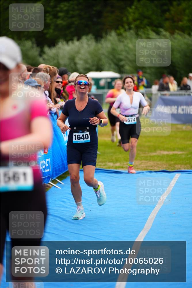30.08.2026 - Elbe Triathlon Hamburg LAZAROV Photography http://msf.ph/oto/10065026 30.08.2026 12:09:35 Ziel 919, 1561, 1574, 1640 meine-sportfotos.de