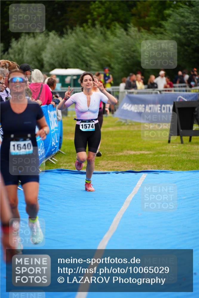 30.08.2026 - Elbe Triathlon Hamburg LAZAROV Photography http://msf.ph/oto/10065029 30.08.2026 12:09:36 Ziel 919, 1561, 1574, 1640 meine-sportfotos.de